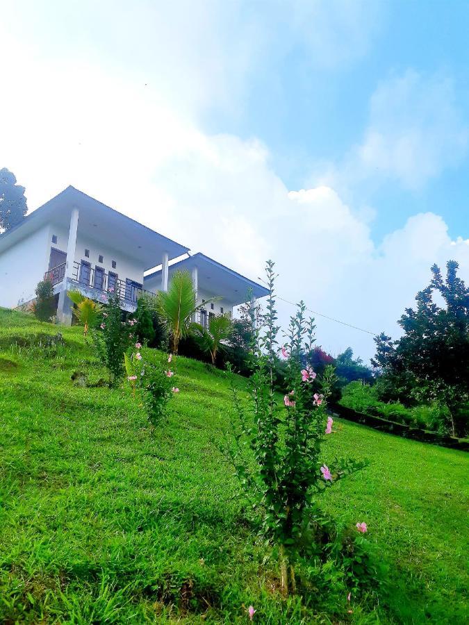Hotel Moni Mahalika à Kelimutu Extérieur photo